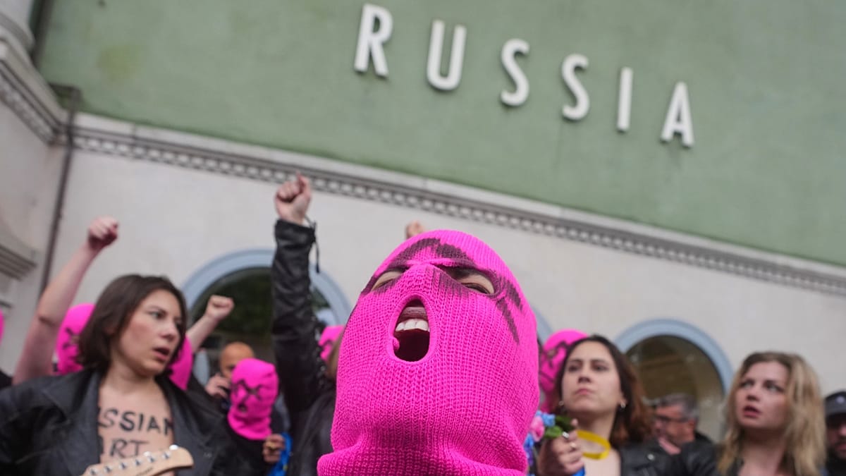 Pussy Riot and FEMEN Protest Russia's Venice Biennale Return Amid Ukraine War