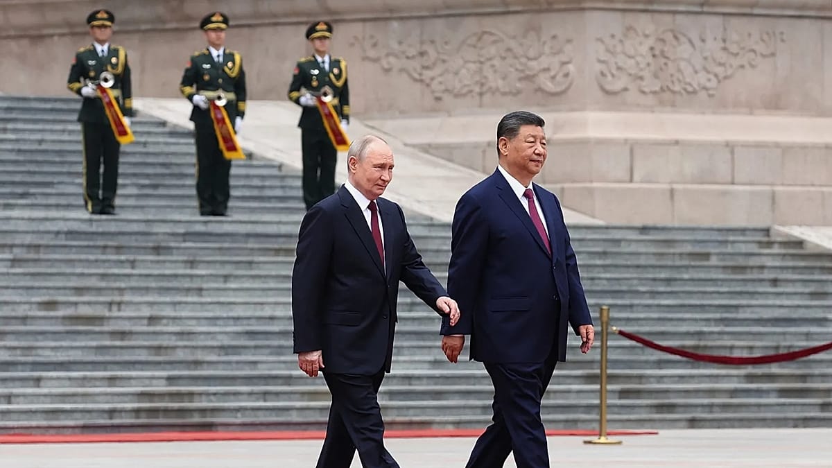 Putin and Xi Deepen Military Ties in Beijing, Dimming Hopes of Splitting Russia from China