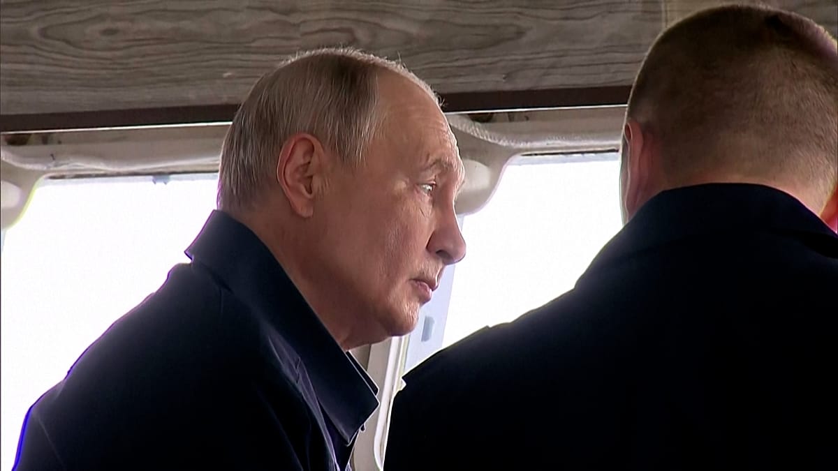 Putin oversees Pacific drills before Kuril visit, angering Japan