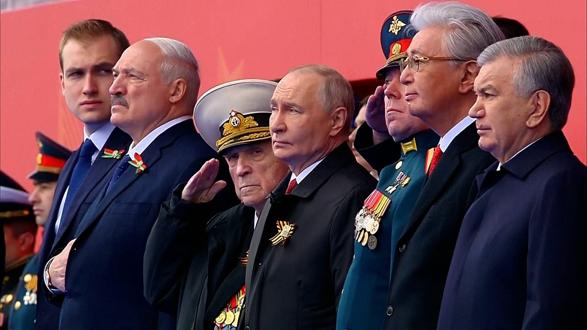 Putin Presides Over Victory Day Parade in Moscow Amid Heightened Security