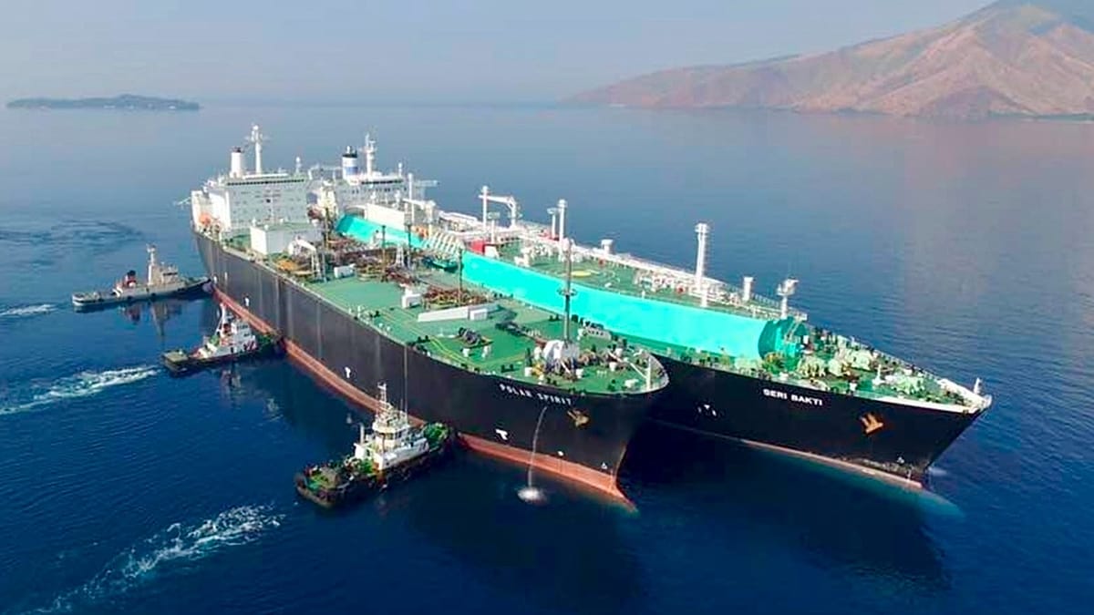 Qatar and UAE turn to ship-to-ship transfers to bypass Hormuz blockade