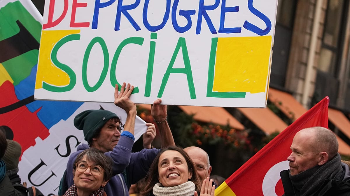 Real Wages Slip Across Eurozone as Inflation Outpaces Pay Growth