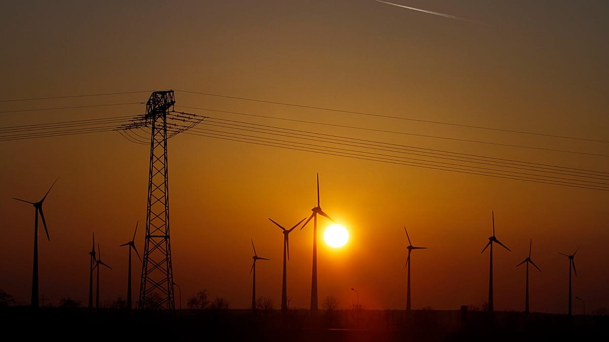 Renewables and heat pumps could end EU's LNG reliance by 2030, report finds