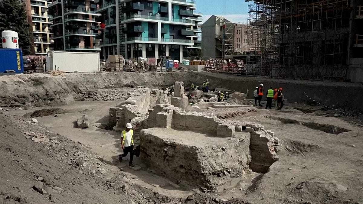 Roman-era mystery structure unearthed beneath Budapest
