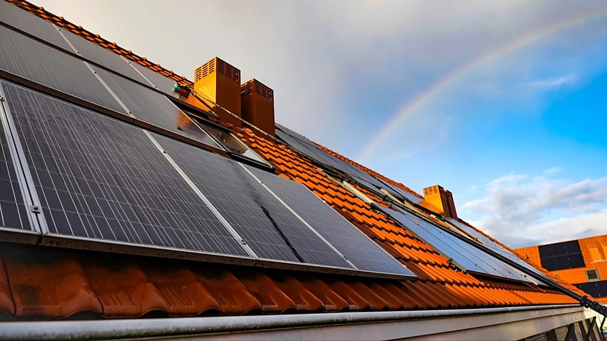 Rooftop Solar Powers Free Air Conditioning for Hours, but Is It Truly Green?