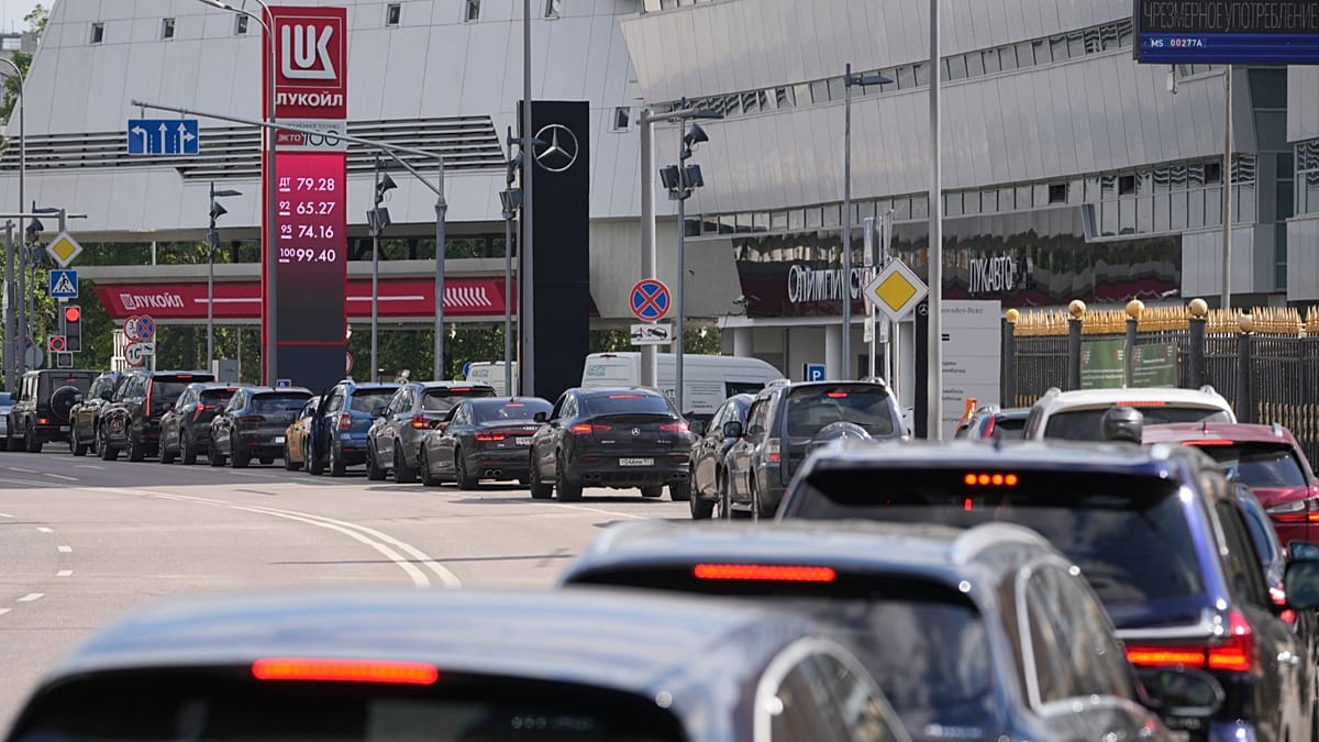 Russia admits fresh fuel shortages as Ukrainian strikes hit refineries