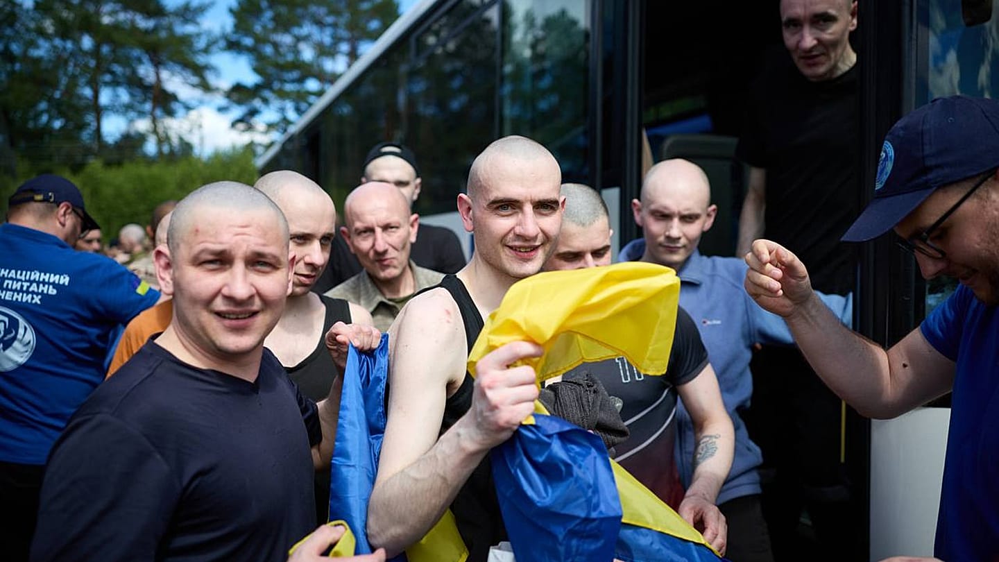Russia and Ukraine Exchange 160 Prisoners Each in UAE-Brokered Deal