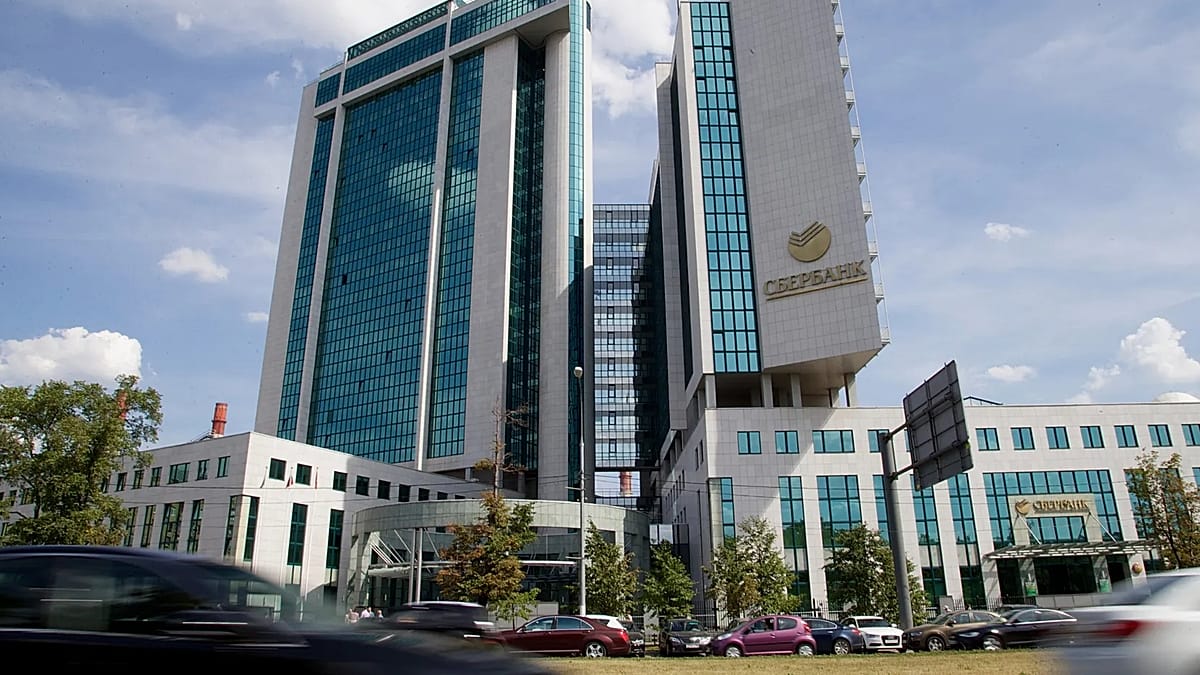 Russia Authorizes Bank Employees to Counter Ukrainian Drones as Defenses Falter