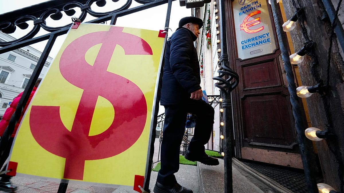 Russia's double utility tariff hike pushes inflation further from target