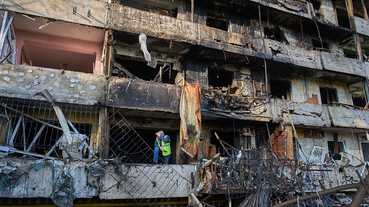 Russia strikes nine Ukrainian regions as Kyiv–Washington rift deepens