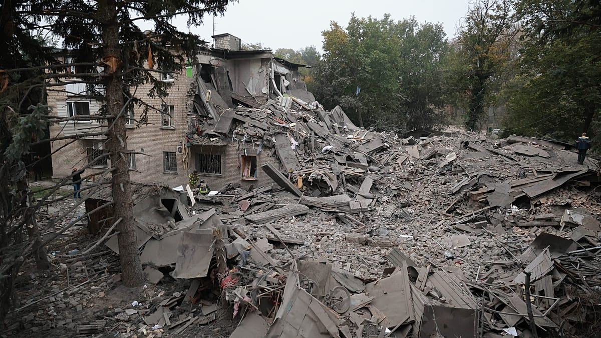 Russian airstrikes on Zaporizhzhia kill eight, including three children