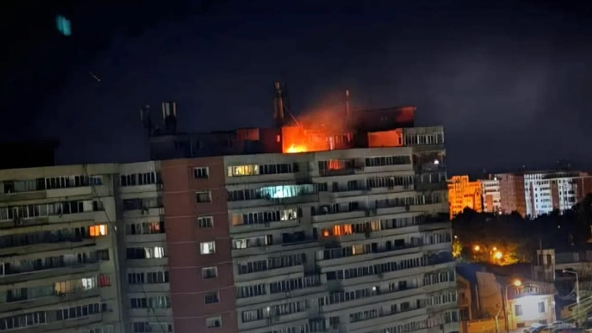 Russian Drone with Explosives Strikes Residential Building in Romanian City of Galați