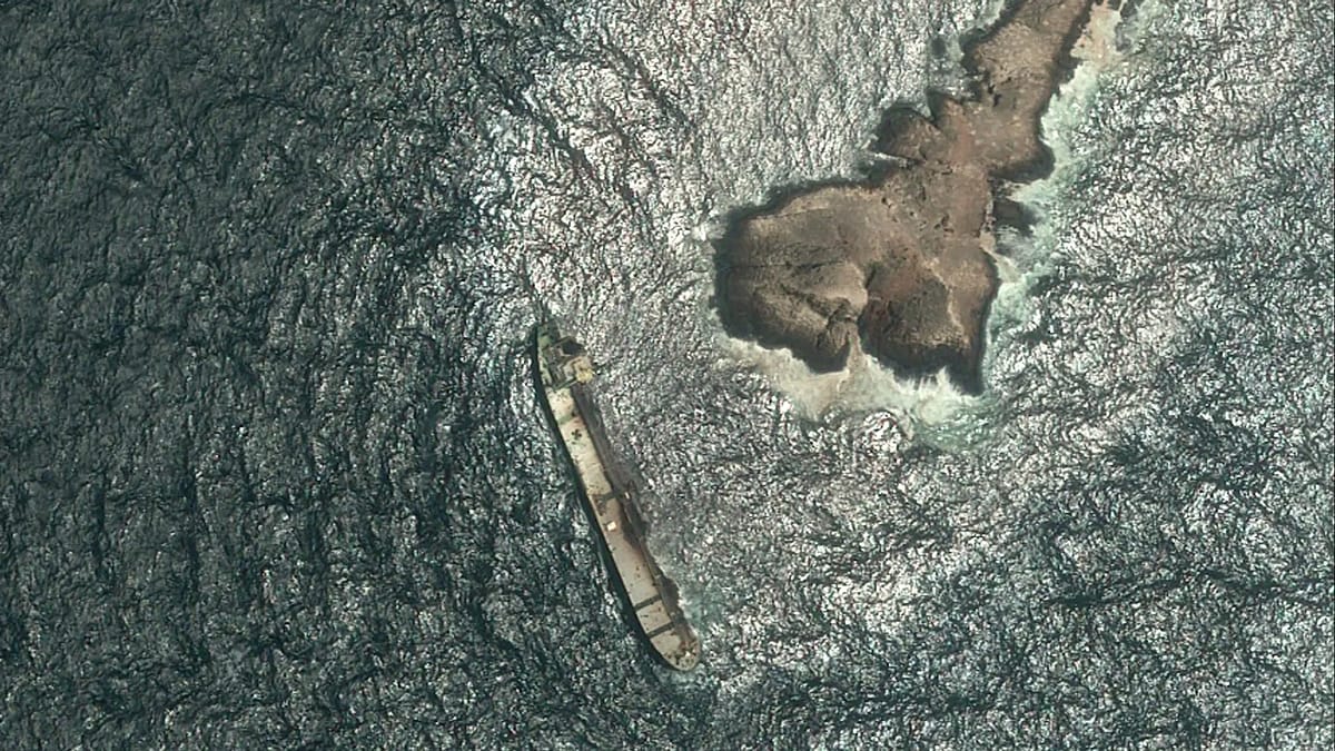 Russian-linked tanker spill reaches Oman's mainland beaches