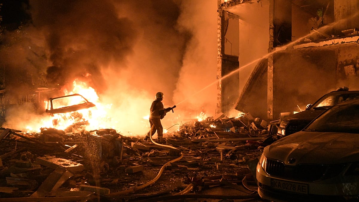 Russian Missile and Drone Barrage Kills Eight in Kyiv, Wounds Dozens