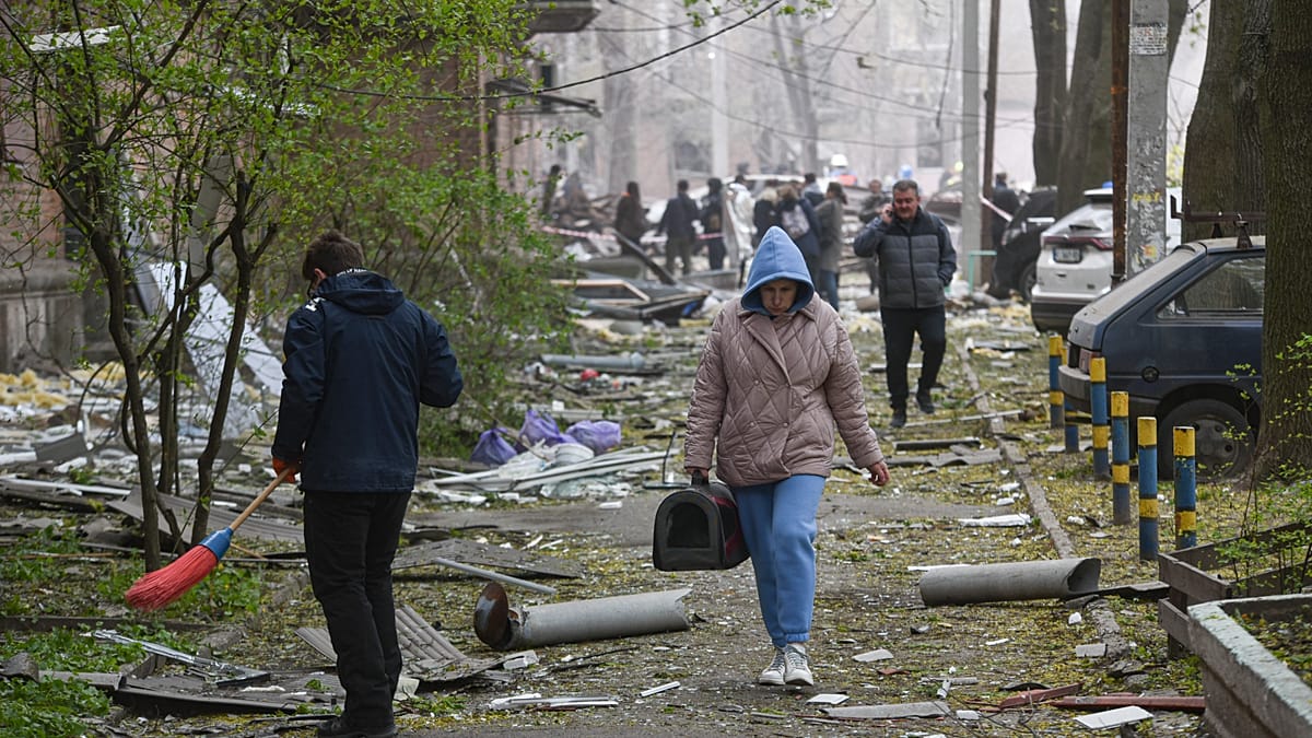 Russian Overnight Barrage Kills Seven, Injures Dozens Across Ukraine