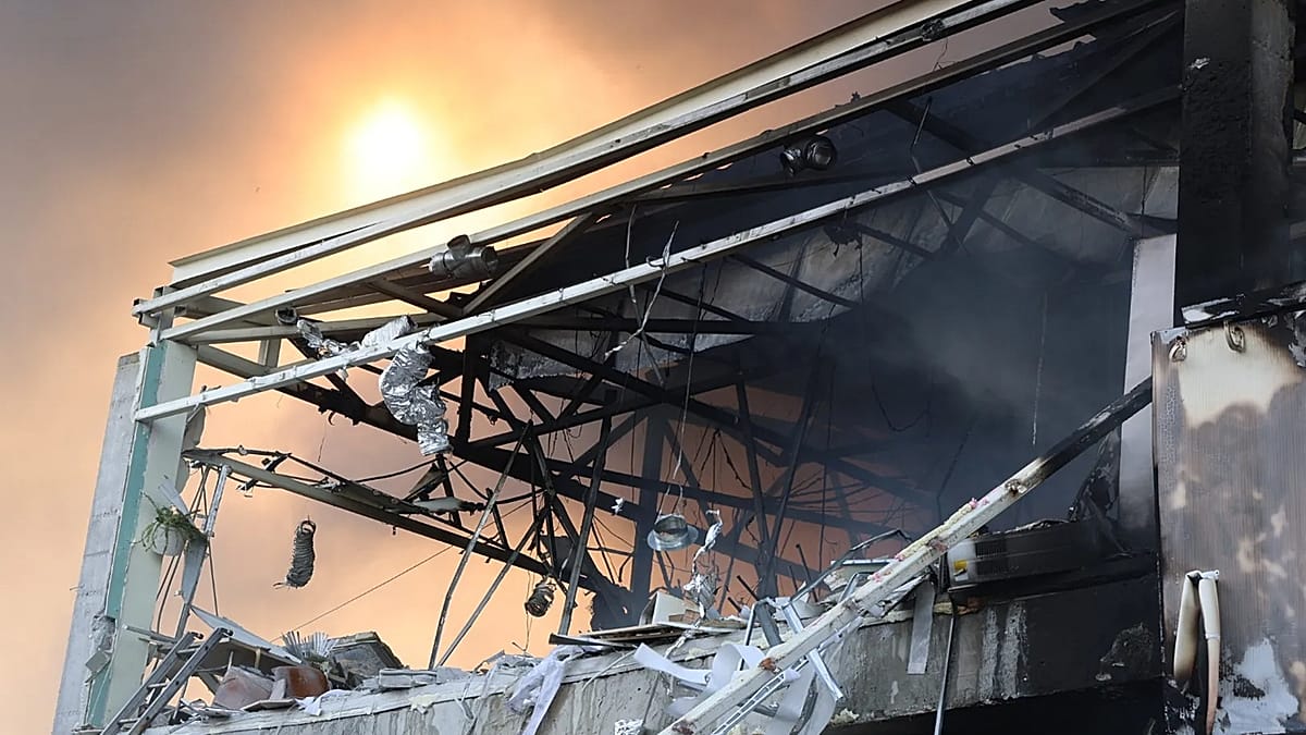 Russian Strikes Kill 18 in Ukraine as Zelenskyy Condemns Ceasefire 'Cynicism'