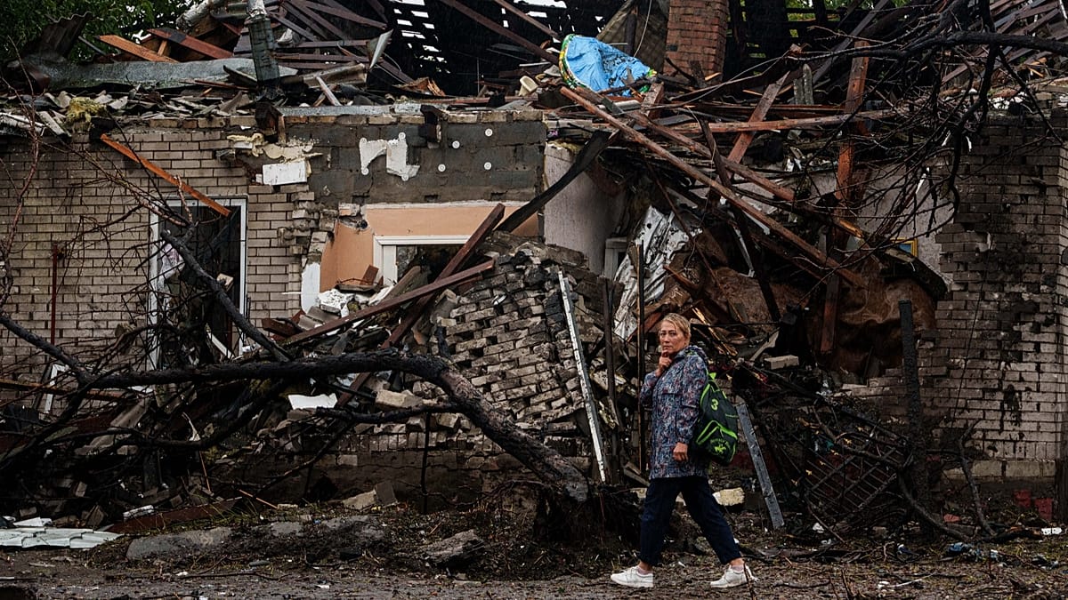 Russian strikes kill eight in Ukraine as attacks intensify