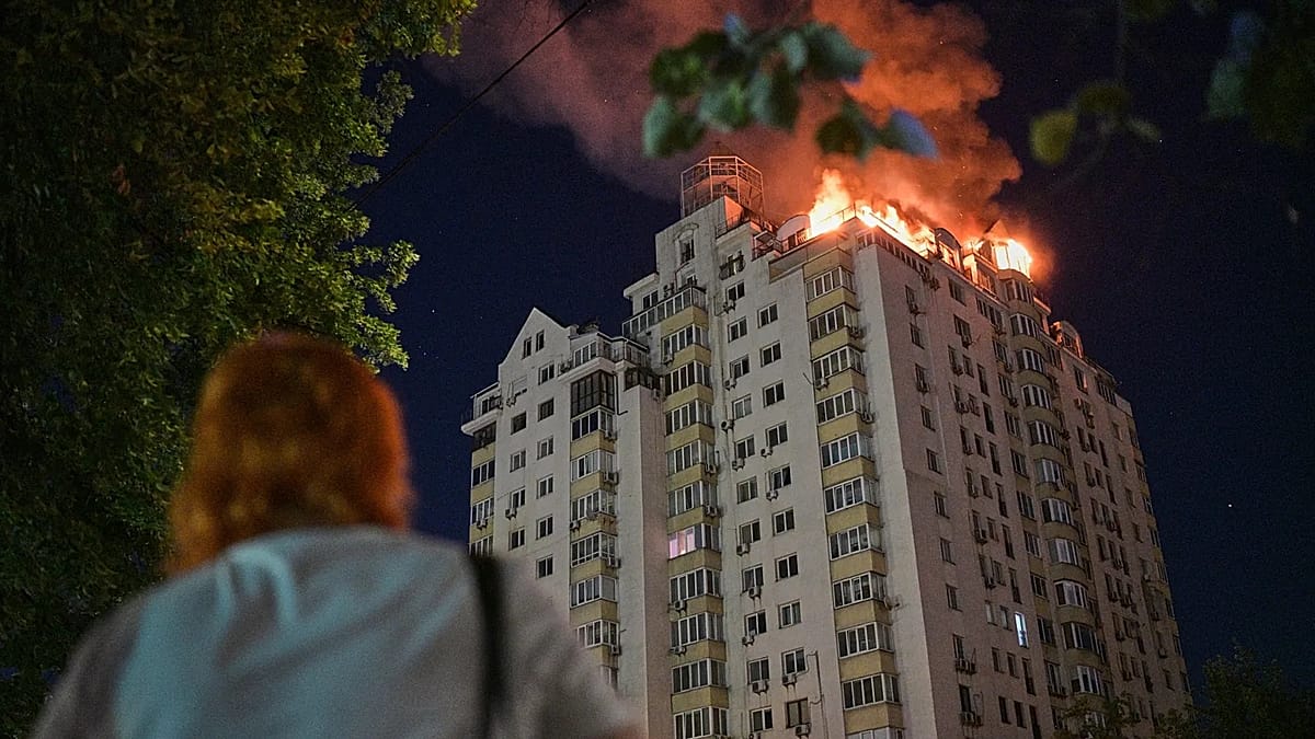 Russian Strikes Kill Two in Kyiv After Zelenskyy Warns of Imminent Assault