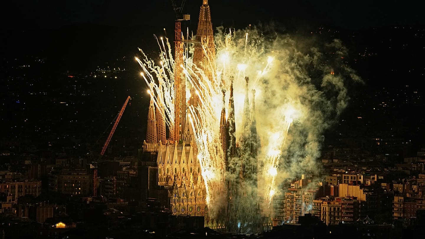 Sagrada Família's Tower of Jesus Christ Inaugurated Before 120,000 in Barcelona