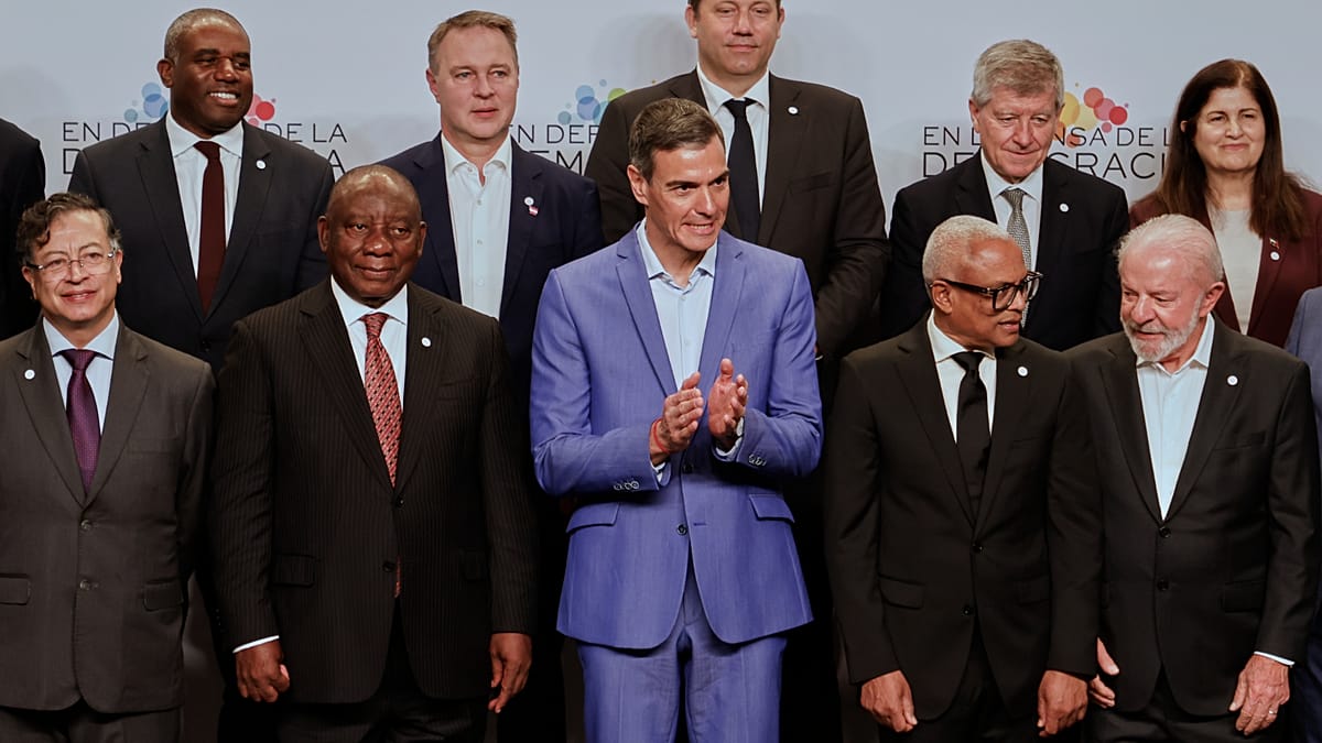 Sánchez Hosts Progressive Summit in Barcelona Amid Domestic Turmoil