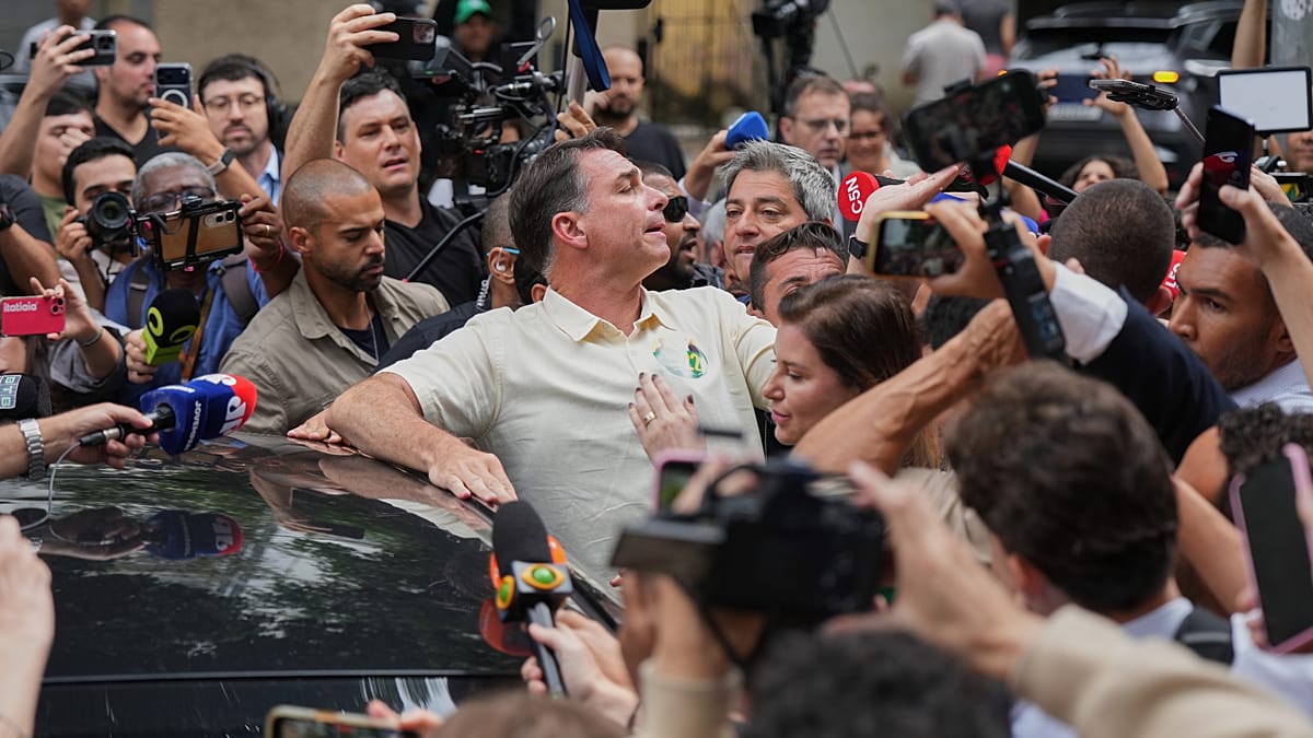 São Paulo stocks surge as Flávio Bolsonaro leads Brazil's presidential race