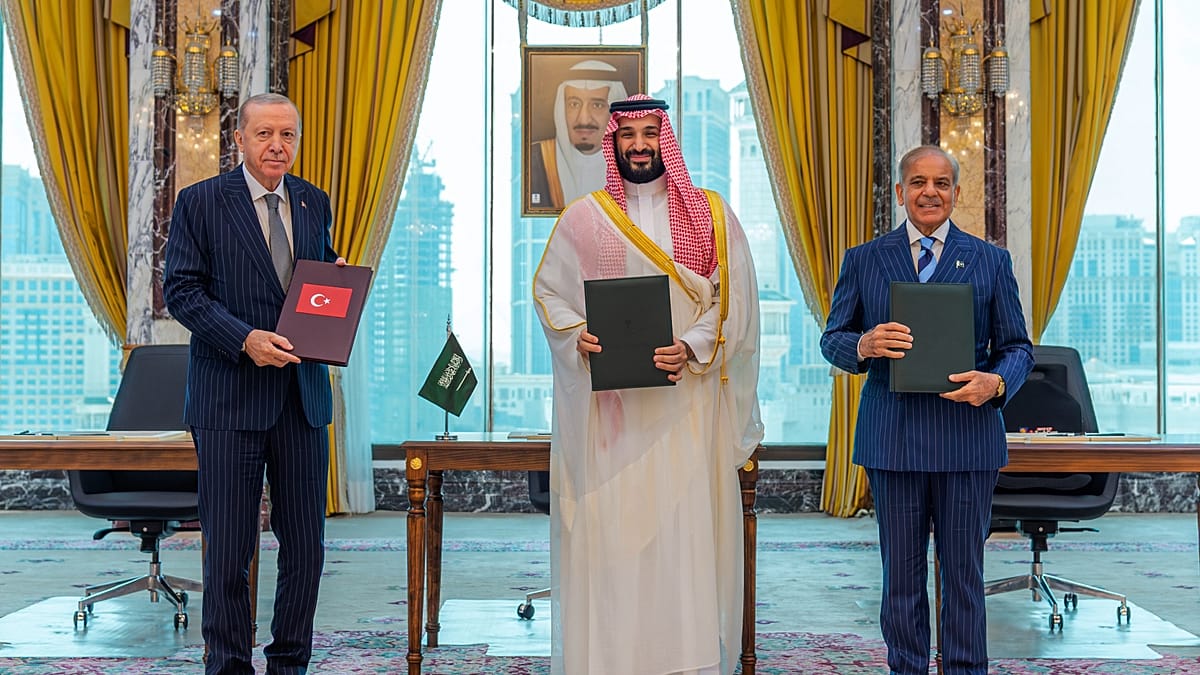 Saudi Arabia, Turkey, and Pakistan formalize joint defense pact in Mecca