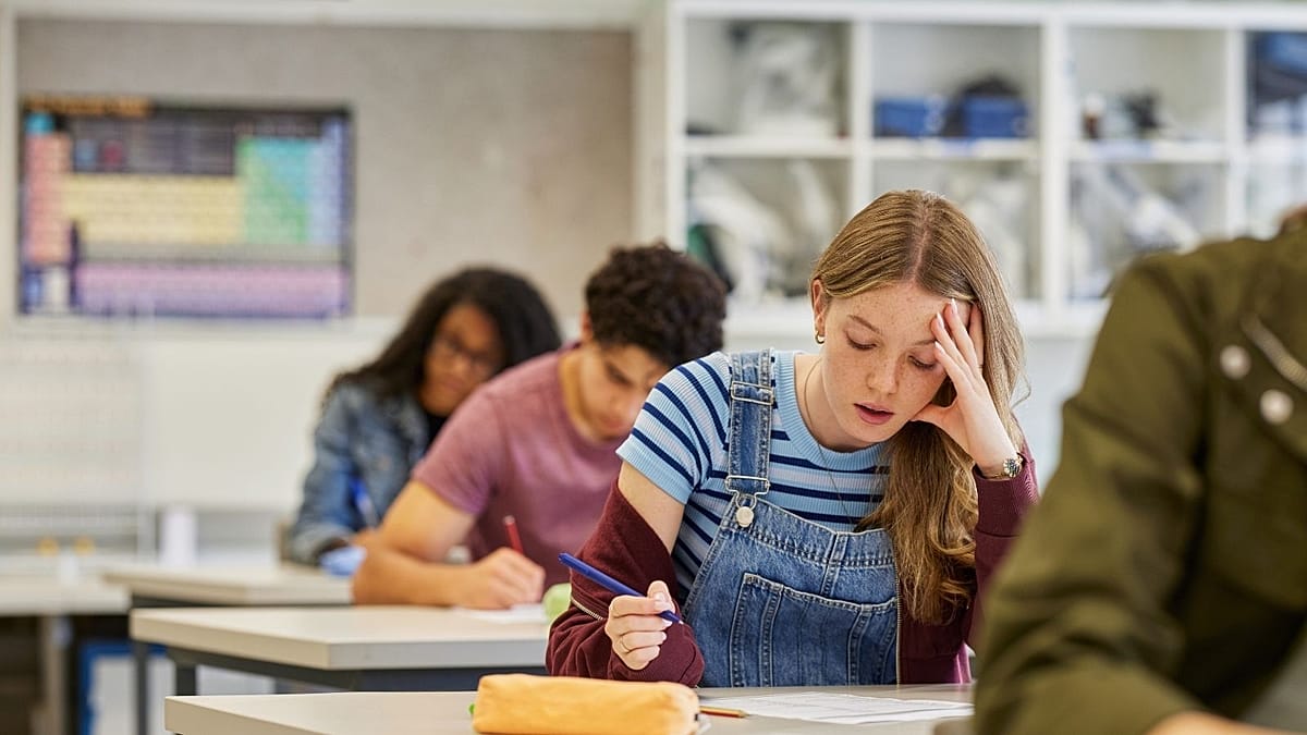 Sleep quality outweighs screen time and diet for teen grades