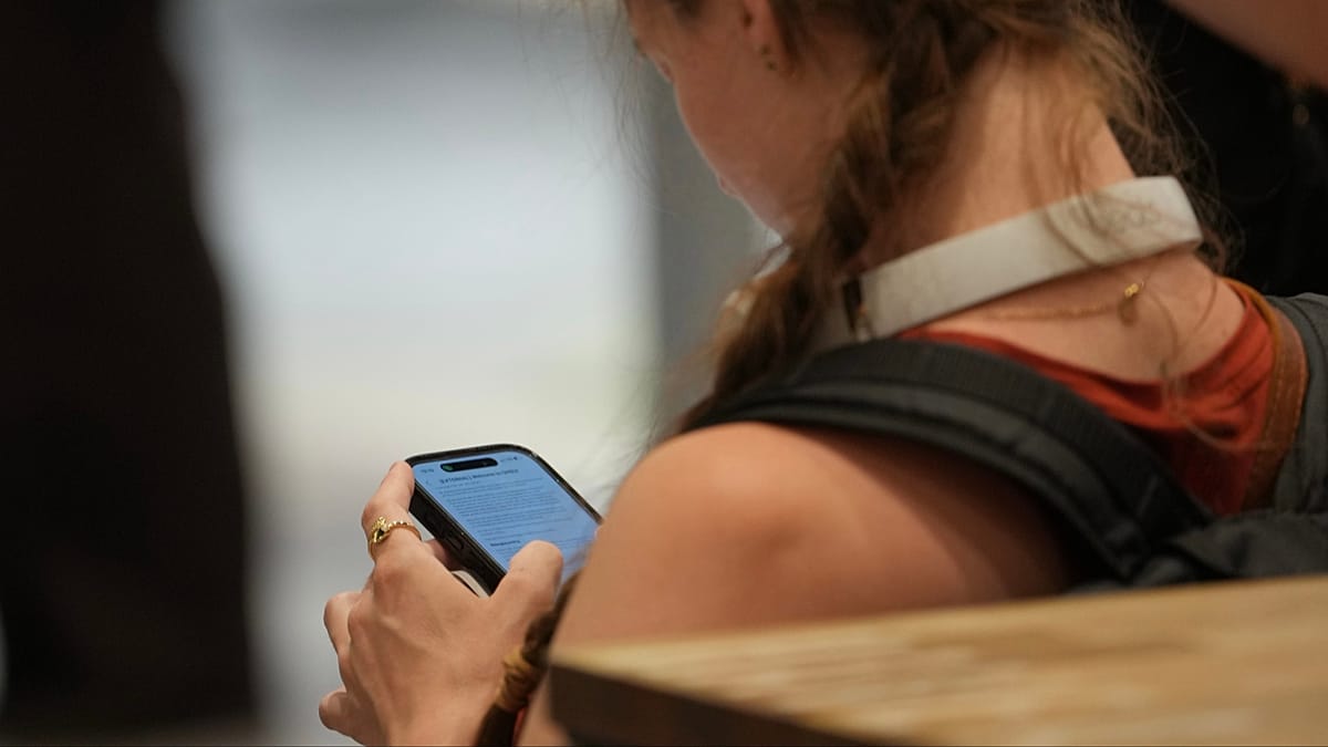 Social Media Overtakes Traditional Outlets as Primary News Source for First Time