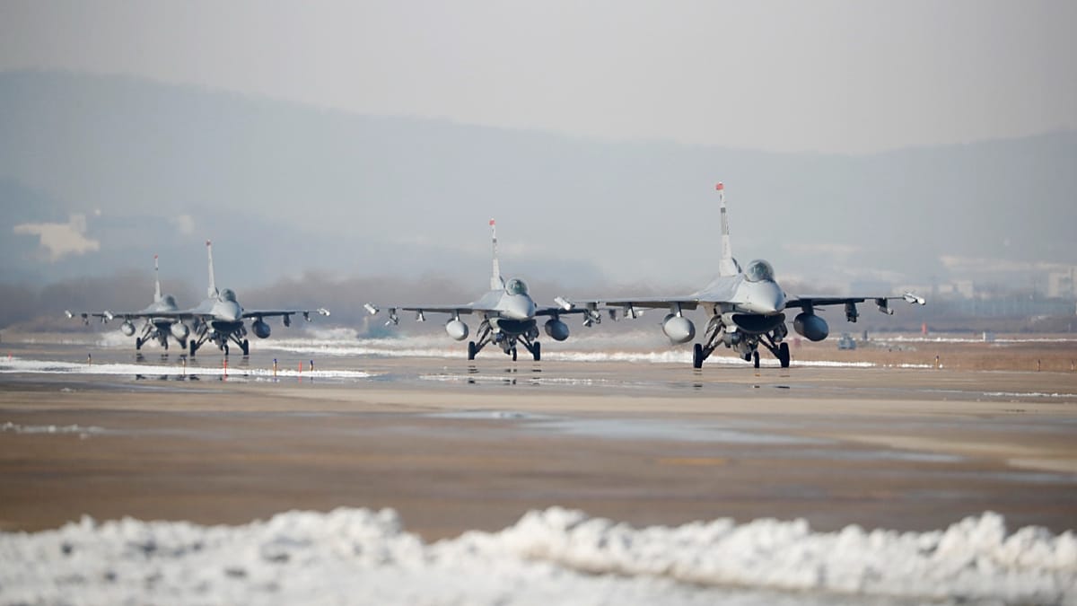South Korean students detained after attempt to enter US air base
