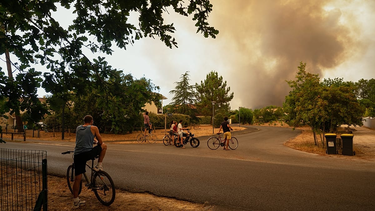 Southwest France Wildfires Force 220,000 Evacuees as Blazes Spread
