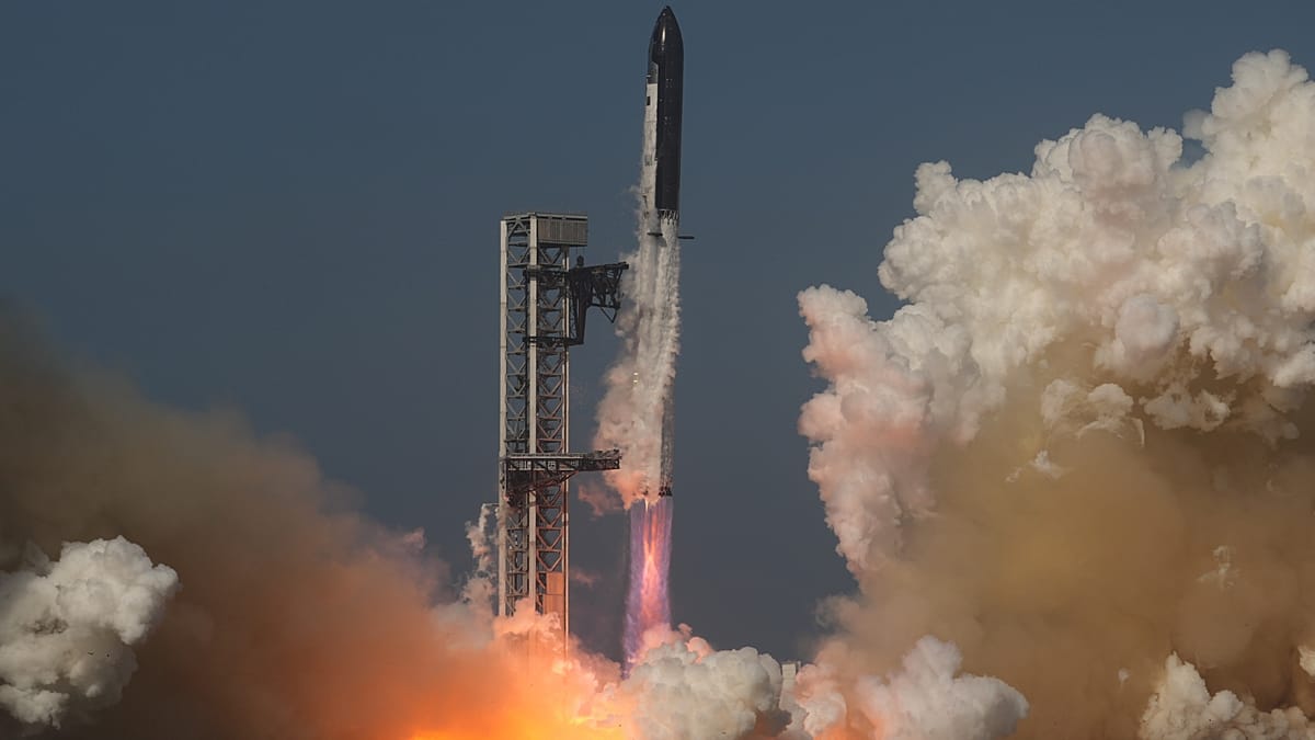SpaceX Secures Investment-Grade Ratings as Shares Retreat from Record High