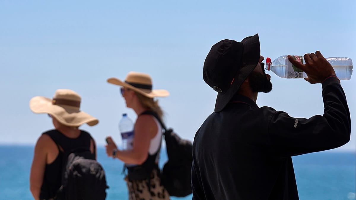 Spain Braces for July-Like Heat and 90 km/h Winds in Cádiz This Weekend