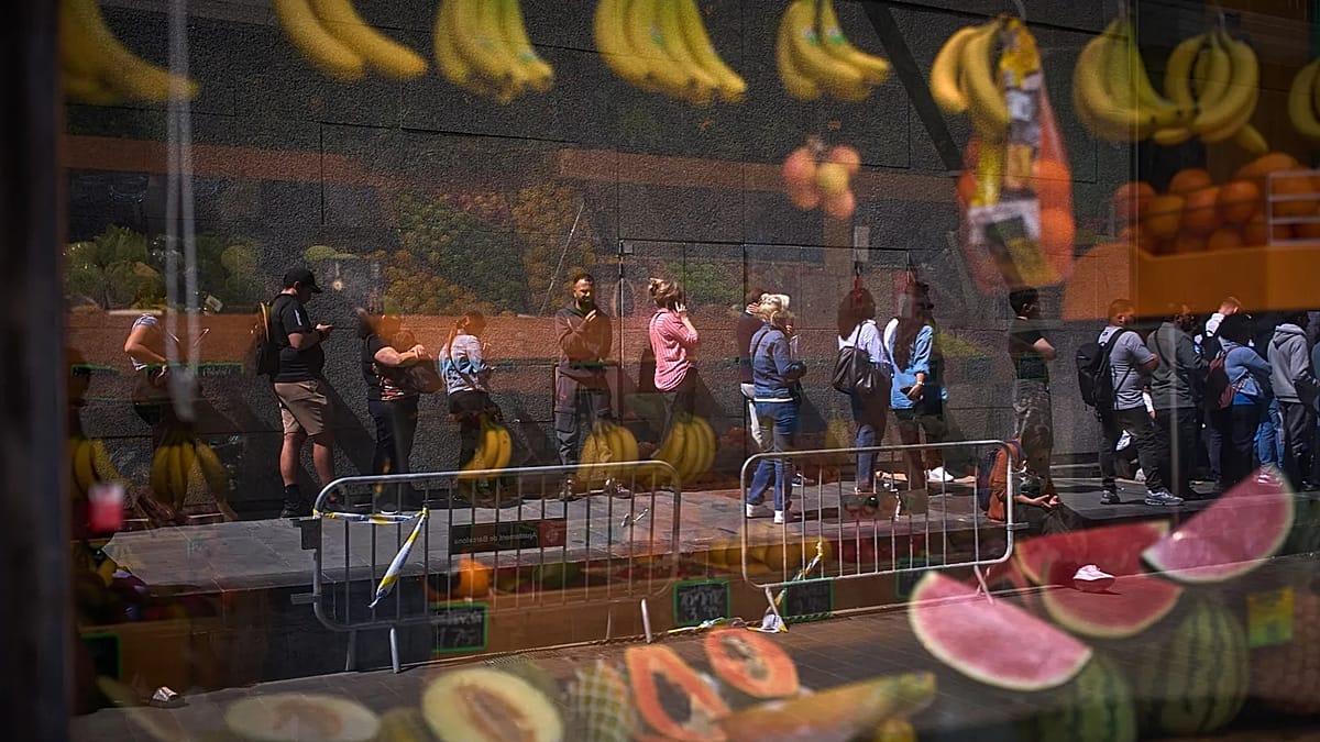 Spain's Immigration Amnesty Draws 43,000 Applicants in First Three Days