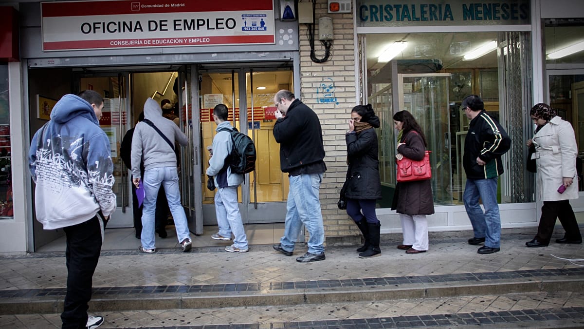 Spain's Jobless Total Drops Below 2.3 Million for First Time Since 2008