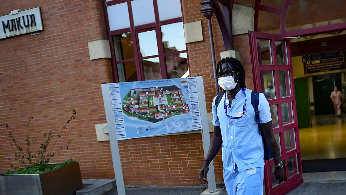 Spain's Reliance on Foreign Doctors Surges as Healthcare System Strains