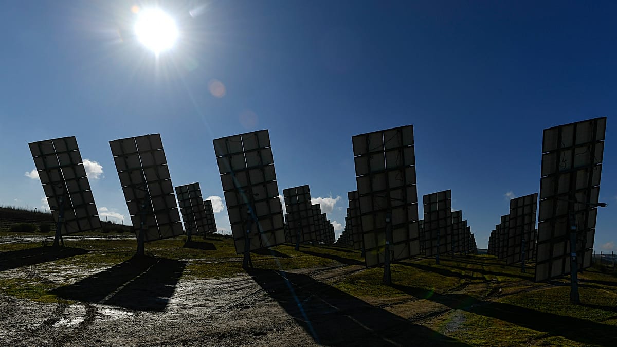 Spain's Renewable Boom Shields Households from Energy Price Spikes