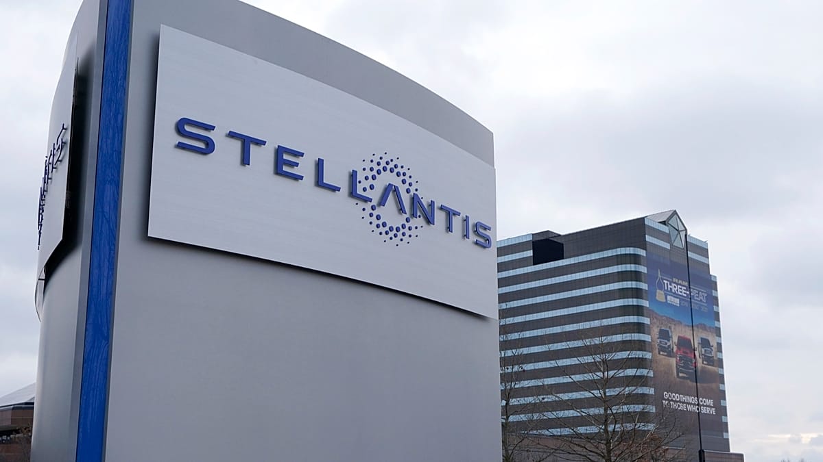 Stellantis recalls nearly 1 million vehicles over rearview camera software flaw