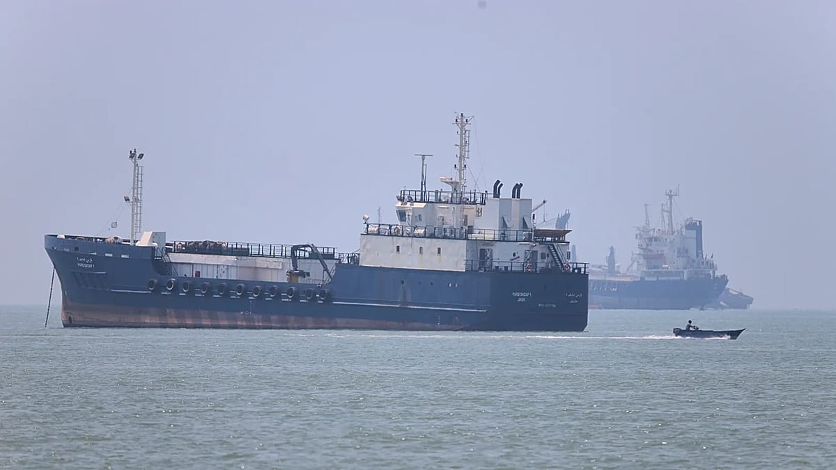 Strait of Hormuz Reopens Amid Confusion as Iran-Ireland Deal Faces Uncertainty