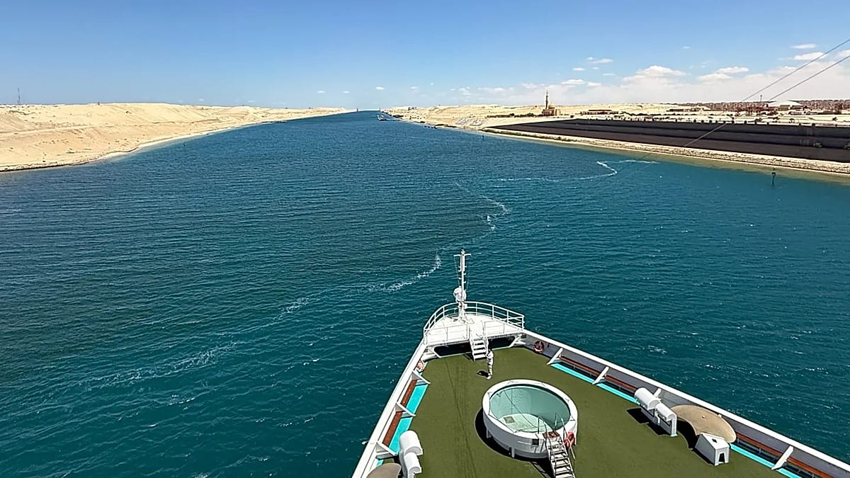 Suez Canal Summit Tackles Fuel Crisis Threat to European Summer Travel