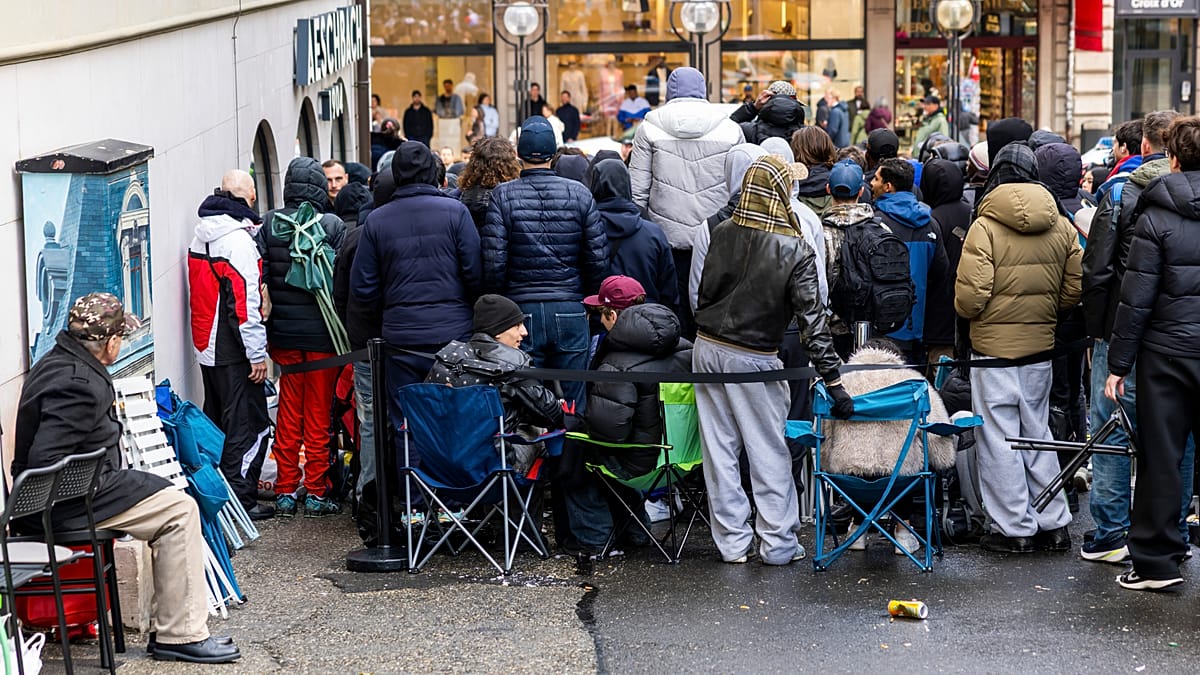 Swatch Fans in Lyon Left Empty-Handed as Store Shuts Amid Audemars Piguet Frenzy