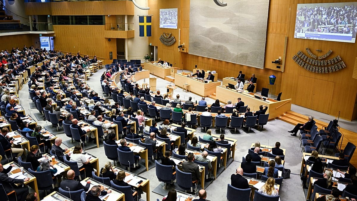 Sweden lowers criminal responsibility age to 14 before election