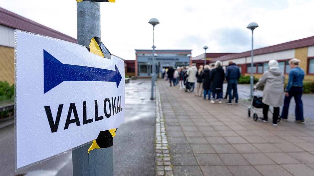 Swedish centre-left holds narrow lead as final count remains uncertain