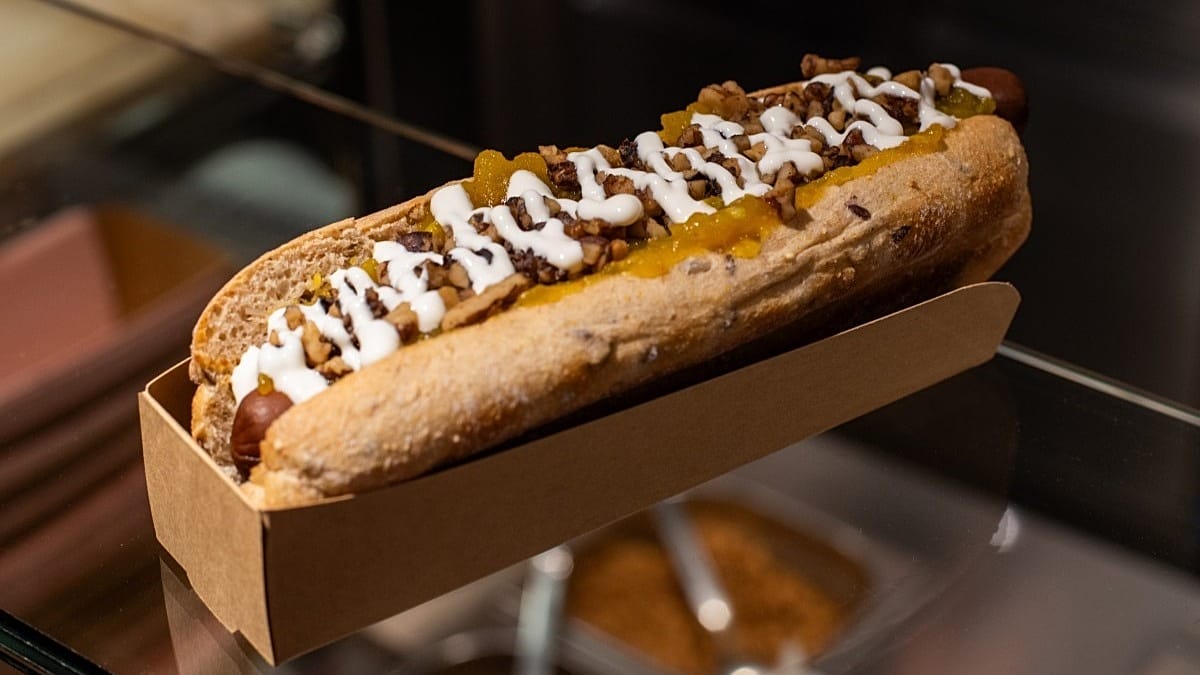 Swiss First Class Passengers Get Gourmet Hot Dog from Winterthur's Frau Hund