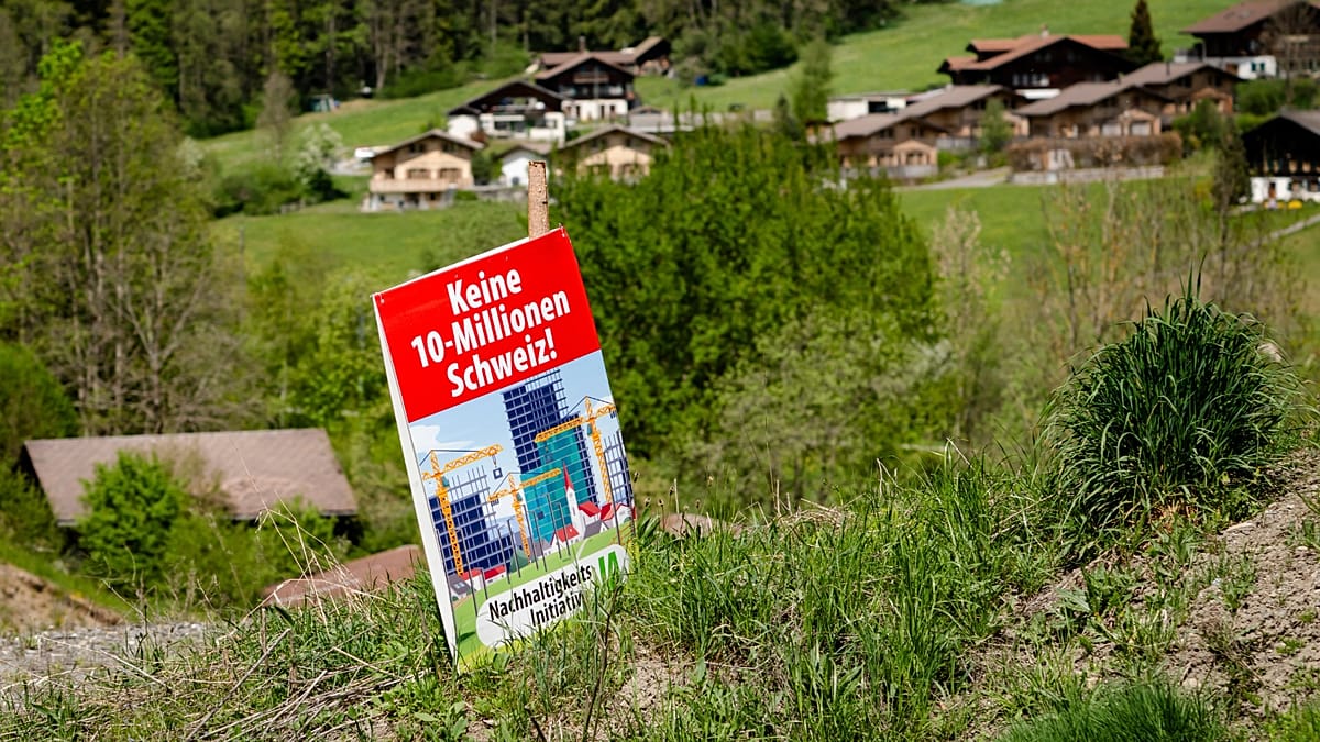 Swiss Voters Reject SVP Plan to Cap Population at 10 Million