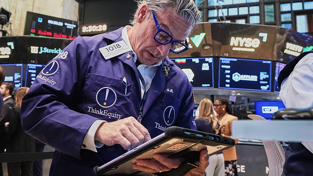Tech Stocks Slide as Oil Rises on Renewed US-Iran Hostilities