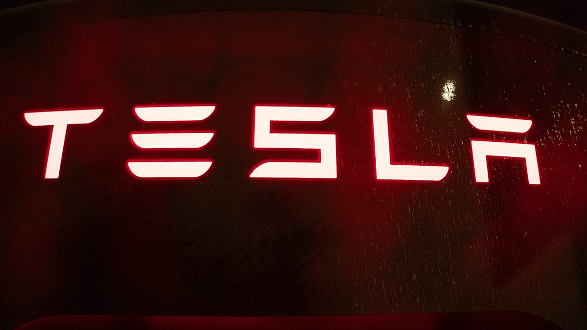 Tesla Posts Profit Rise but Growth Fears Persist as Musk Pivots to Robots and Robotaxis