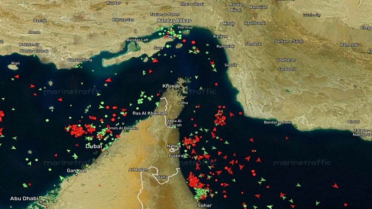 Timelapse Captures Vessel Traffic Resuming in Strait of Hormuz After US-Iran Deal