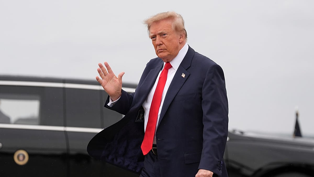 Trump Calls for New Ukrainian Leadership as Zelenskyy Slams Russian Diesel Deal