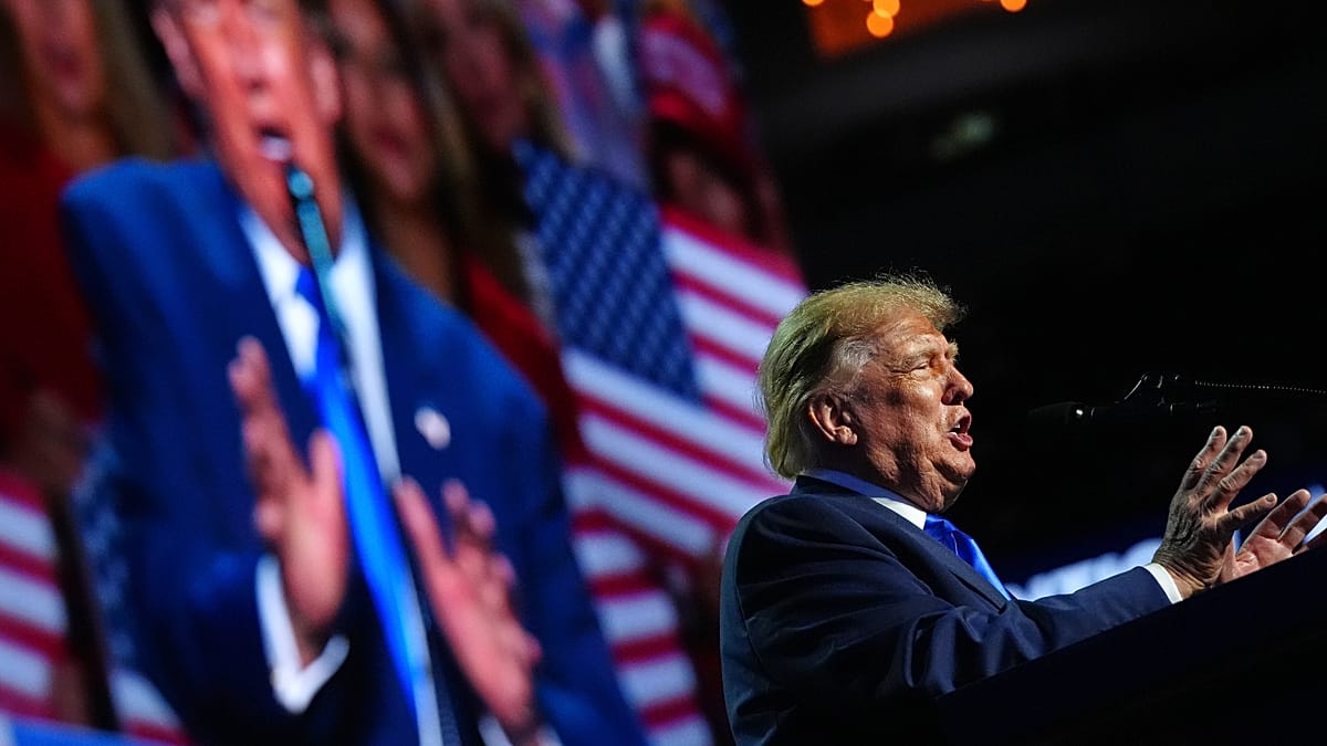 Trump offers $5,000 'dividend' to US voters as Republicans face midterms