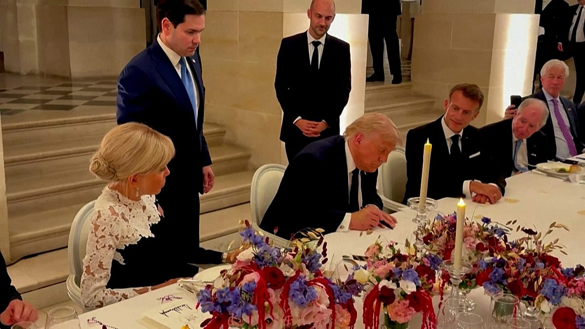 Trump Signs Interim Iran Deal at Versailles, Aiming to De-escalate Middle East Conflict